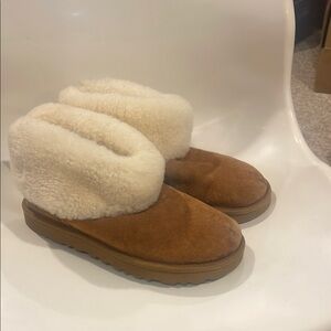 Cozy Shearling-Lined Brown Slippers